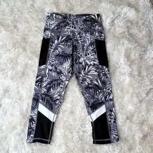 Mono b Capri Length Leggings